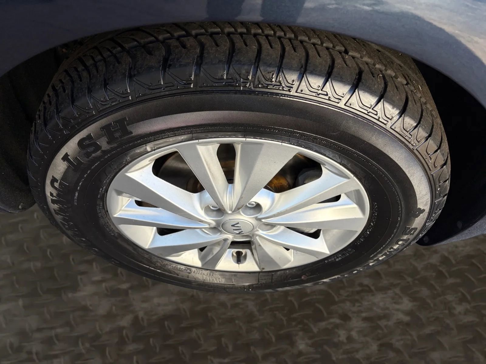 Used 2017 Kia Sedona LX w/ LX Essentials Premium Package image 33