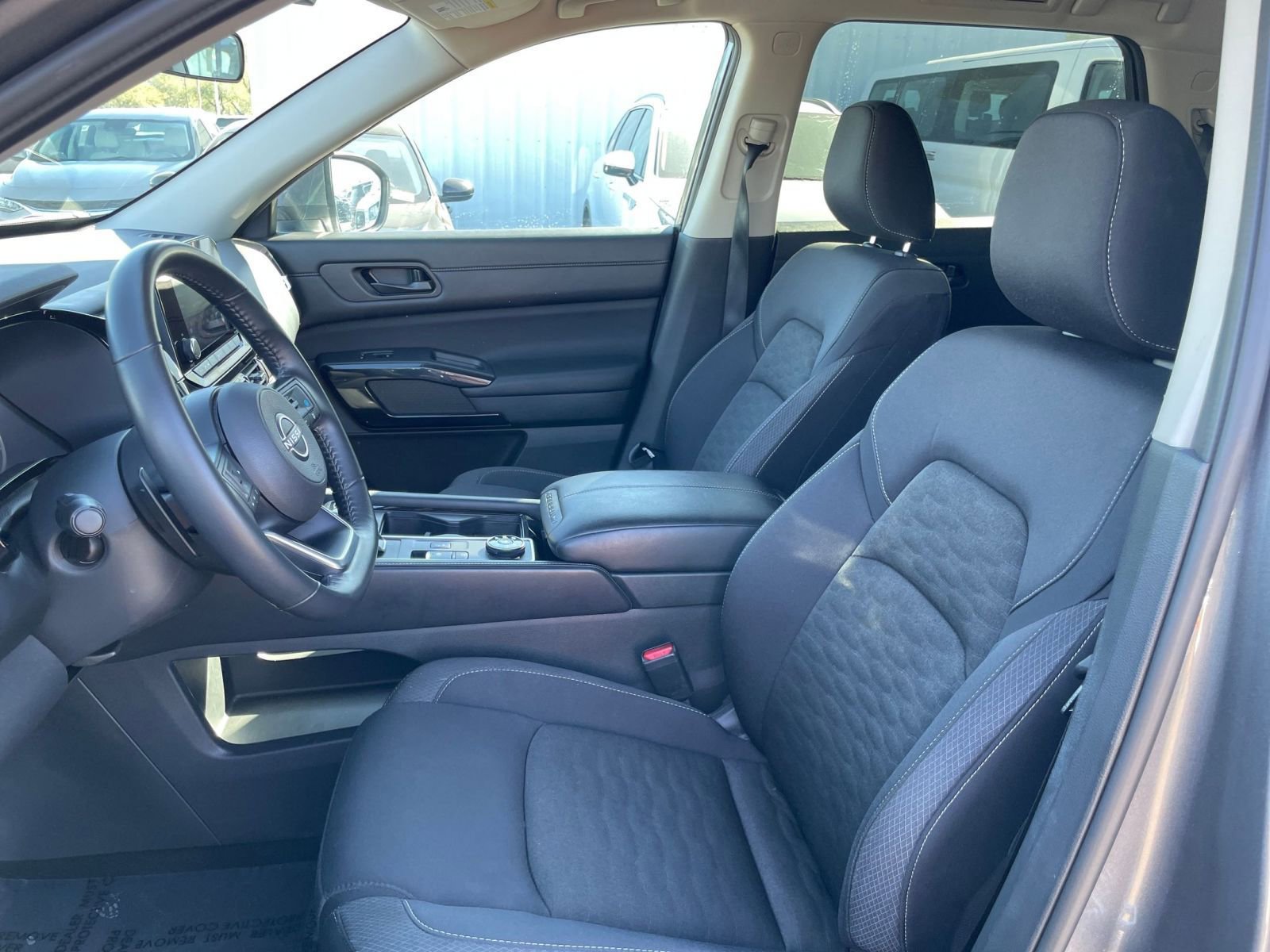 Used 2025 Nissan Pathfinder SV AWD/4WD image 38