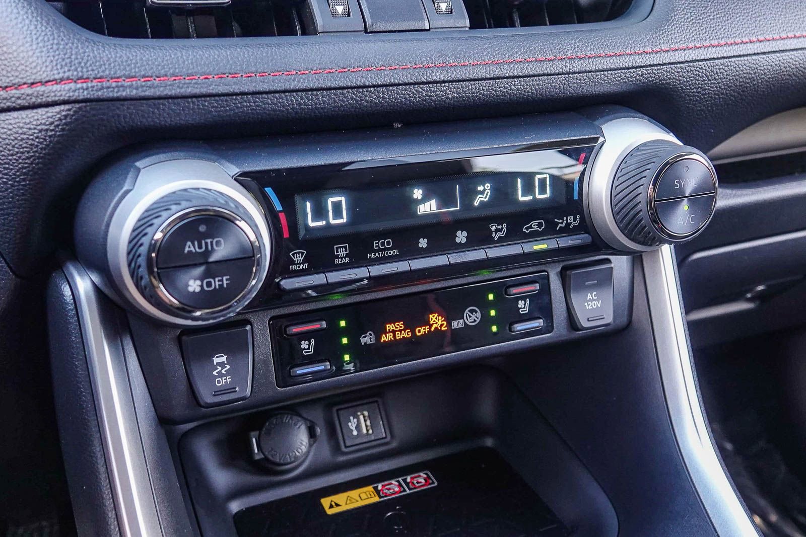 Used 2024 Toyota RAV4 XSE w/ Premium Package image 22