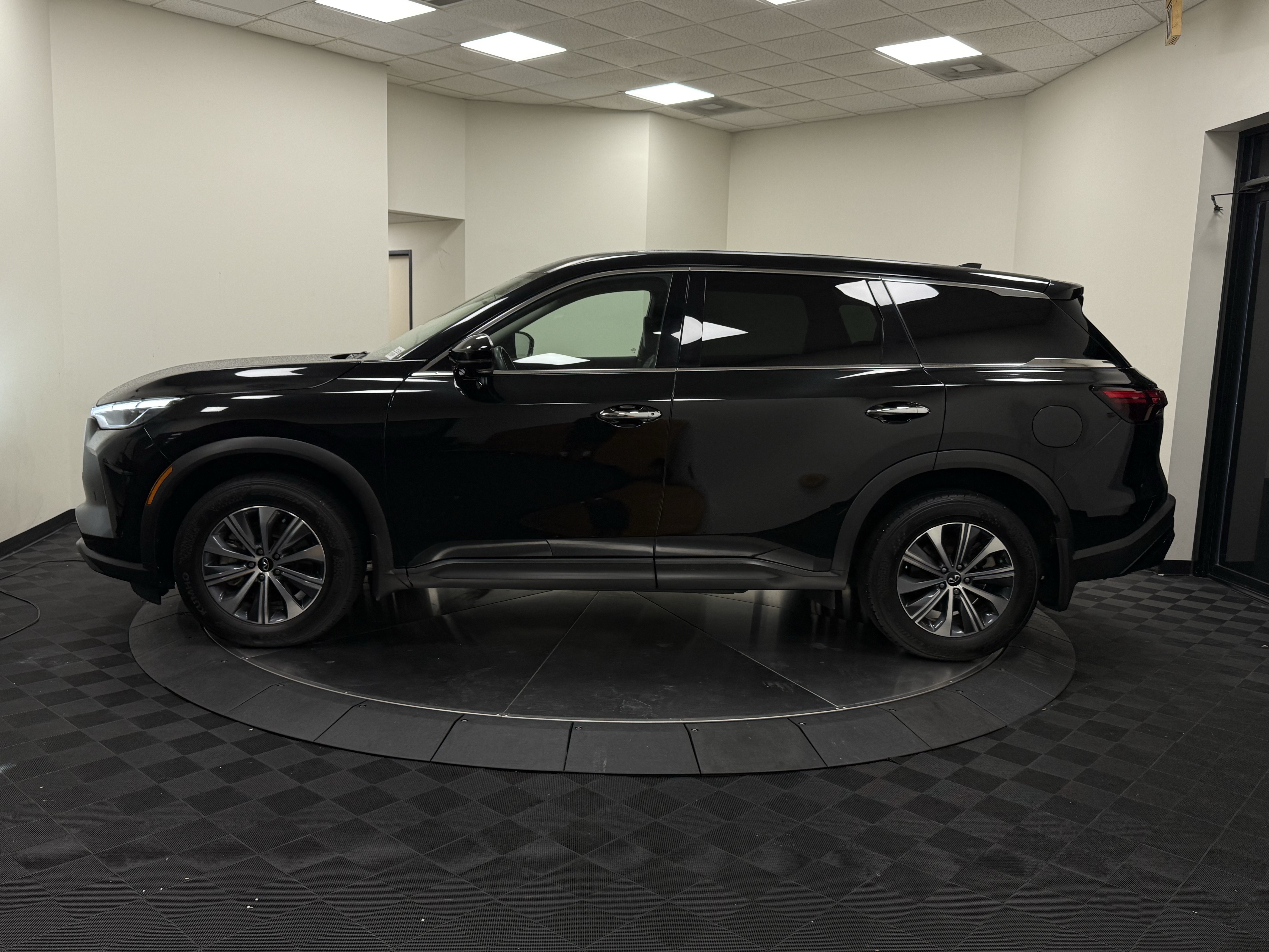 Certified 2025 INFINITI QX60 Pure AWD/4WD image 4