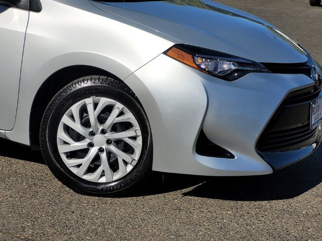 Used 2017 Toyota Corolla LE FWD image 6
