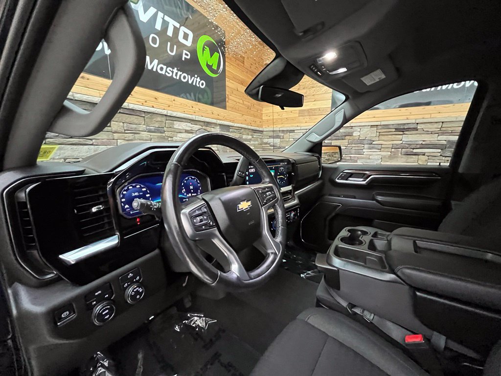 Used 2022 Chevrolet Silverado 1500 LT AWD/4WD image 16