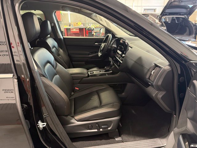 Certified 2025 Nissan Pathfinder SL AWD/4WD image 16