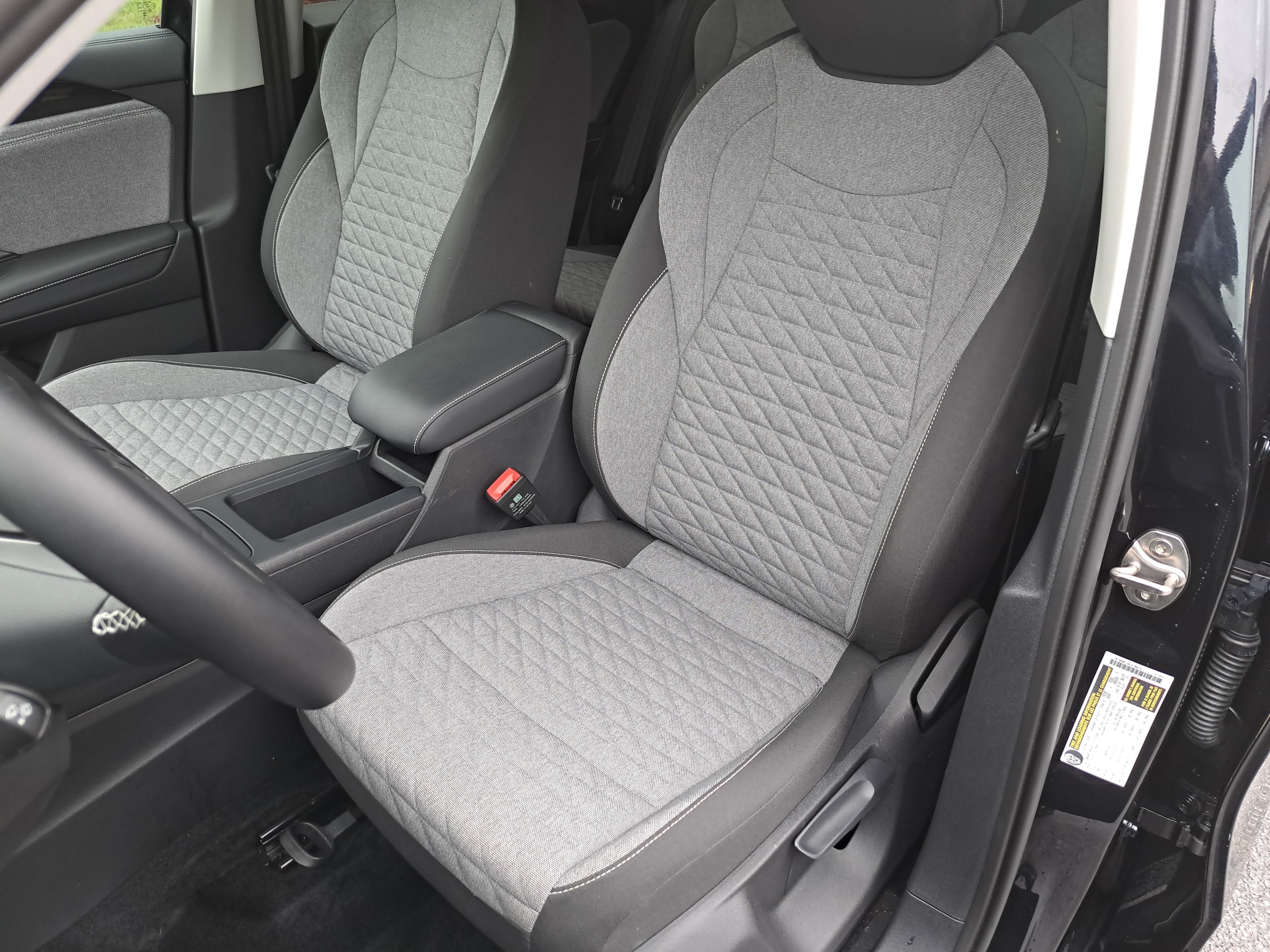 Certified 2025 Volkswagen Tiguan S FWD image 39