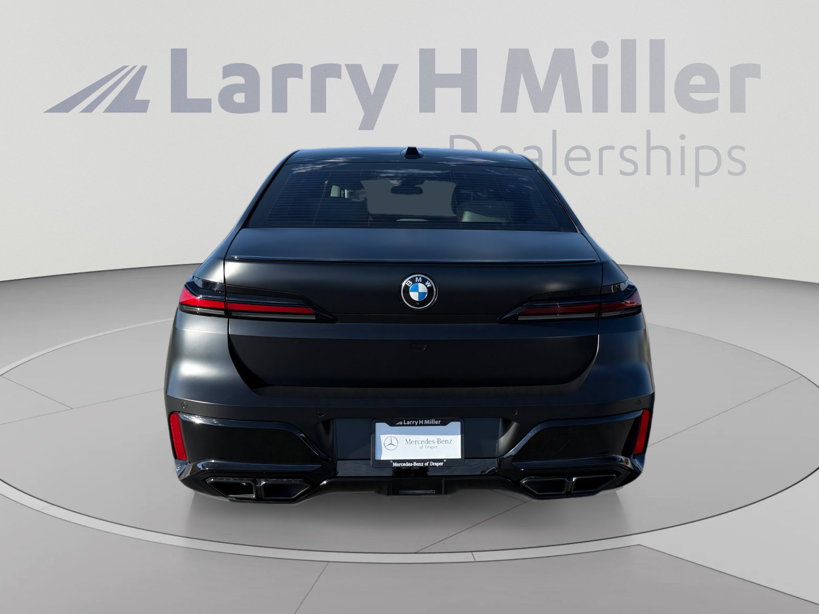 Used 2023 BMW 760i xDrive w/ Executive Package AWD/4WD image 4