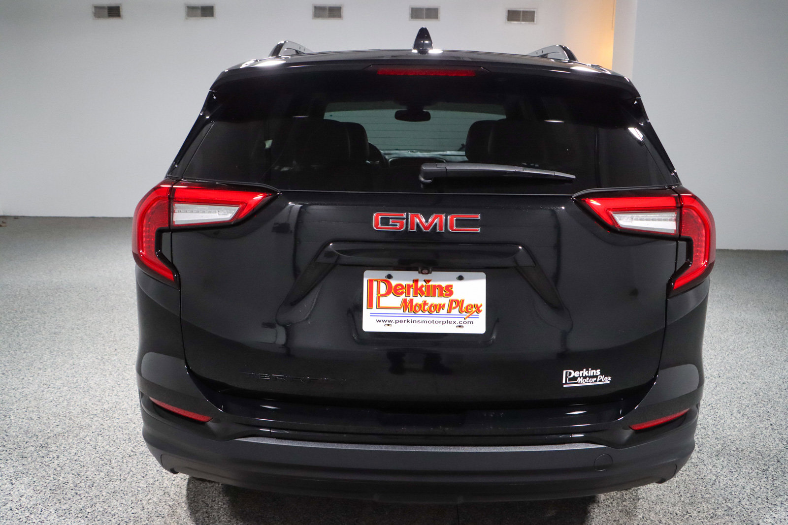 Used 2023 GMC Terrain SLT w/ Elevation Edition image 8
