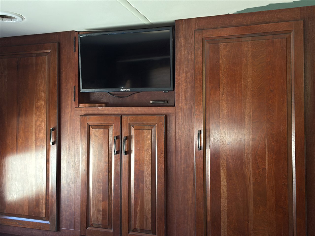 Used 2014 Ford E-450 and Econoline 450 Super Duty w/ Motorhome Prep Package image 20