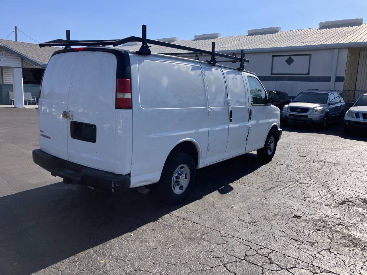 Used 2010 Chevrolet Express 2500 RWD image 18