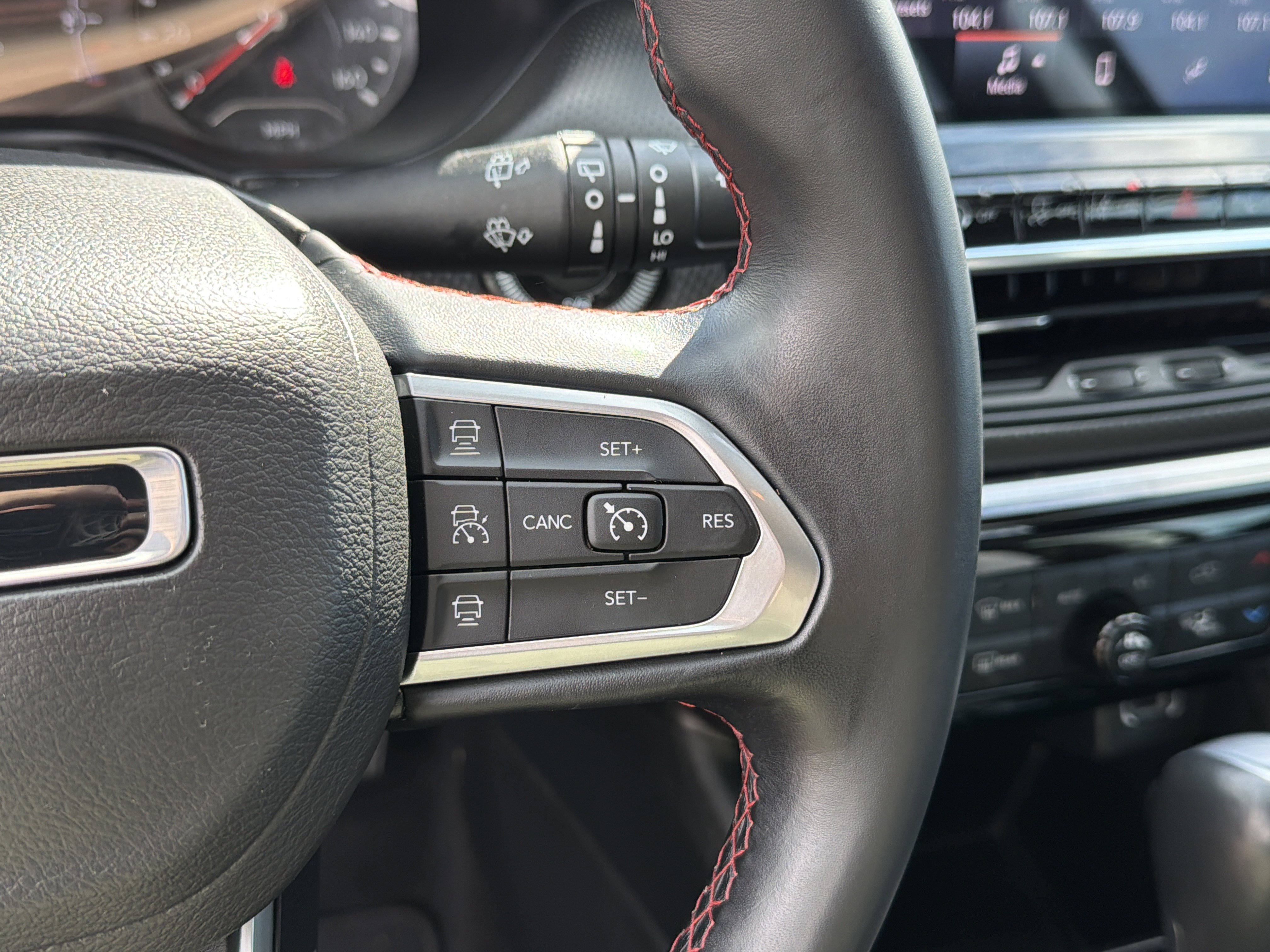 Used 2022 Jeep Compass Trailhawk w/ Trailhawk Convenience Group AWD/4WD image 18