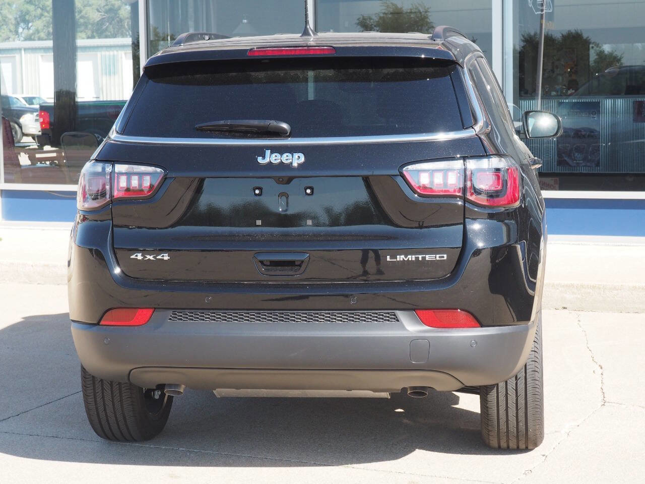 New 2025 Jeep Compass Limited image 4