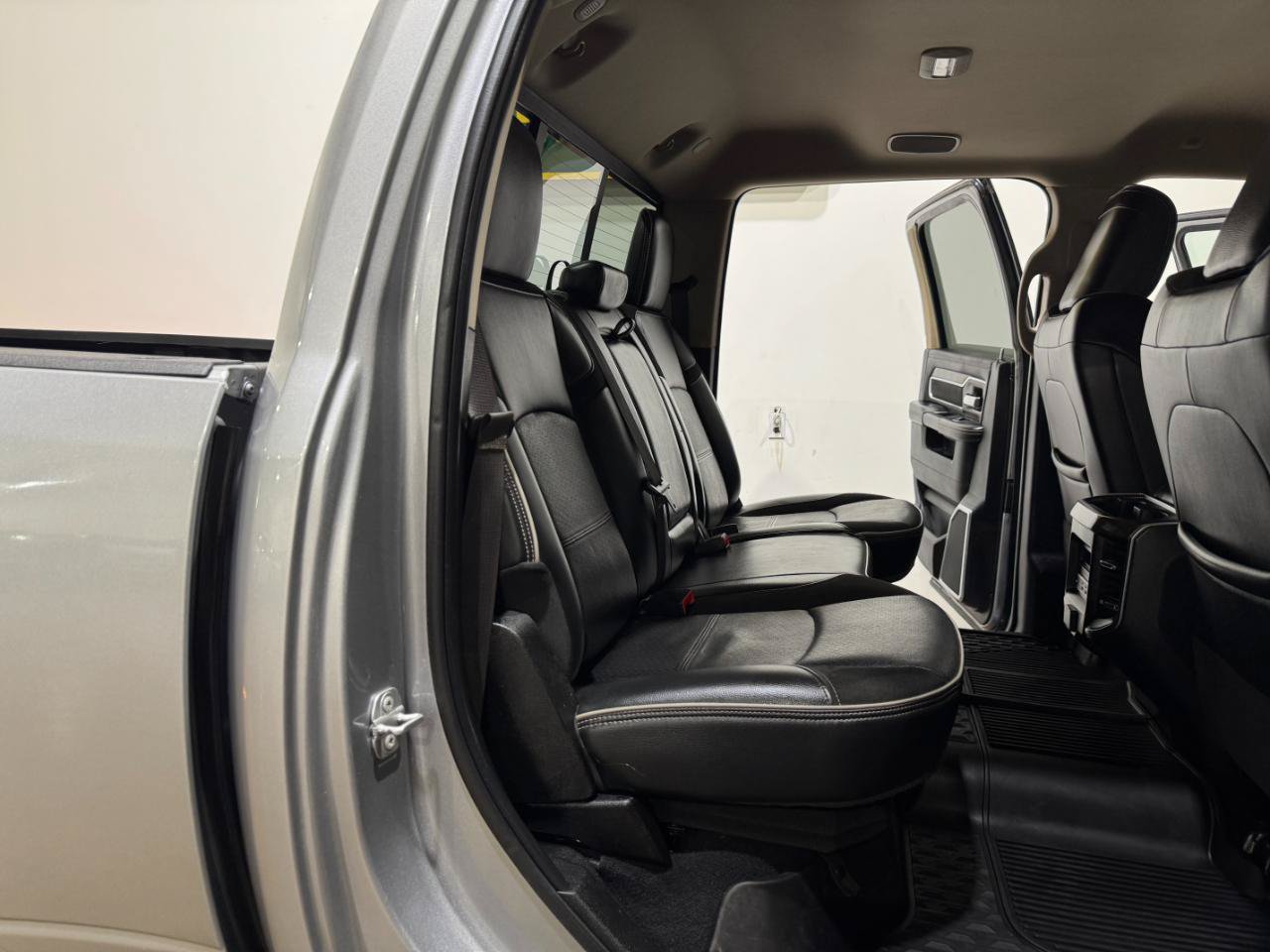 Used 2022 RAM 3500 Laramie AWD/4WD image 16