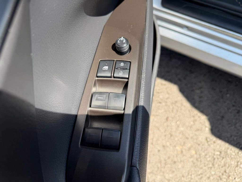 Used 2022 Toyota Camry LE FWD image 12