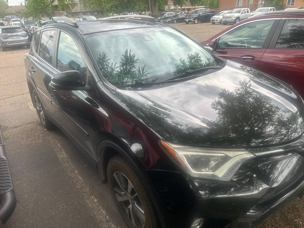 Used 2017 Toyota RAV4 XLE AWD/4WD image 5