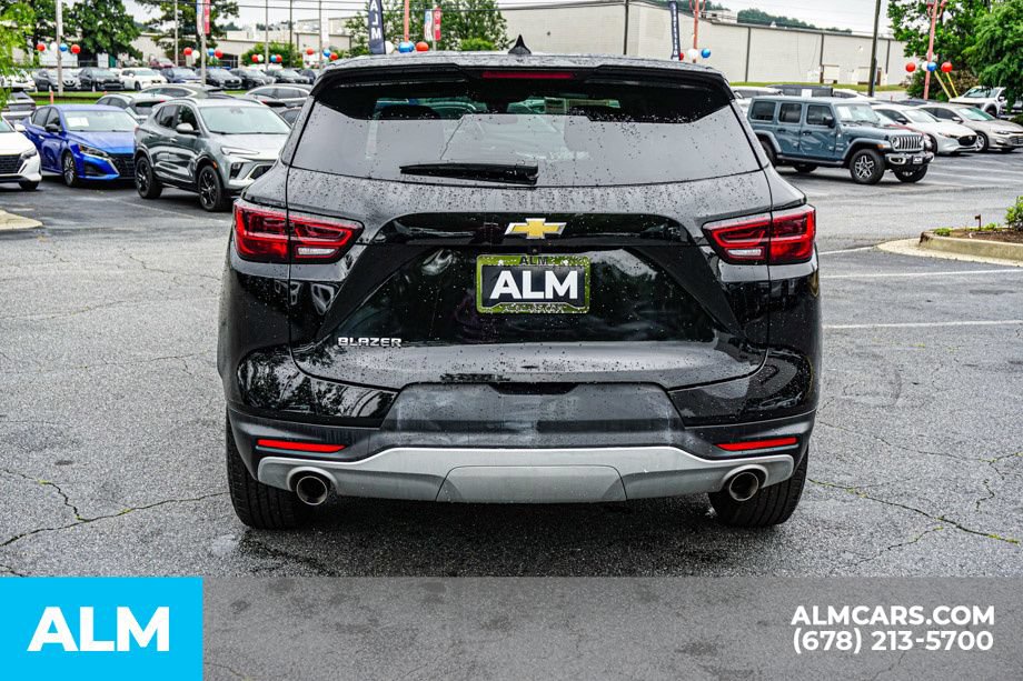 Used 2025 Chevrolet Blazer LT FWD image 11