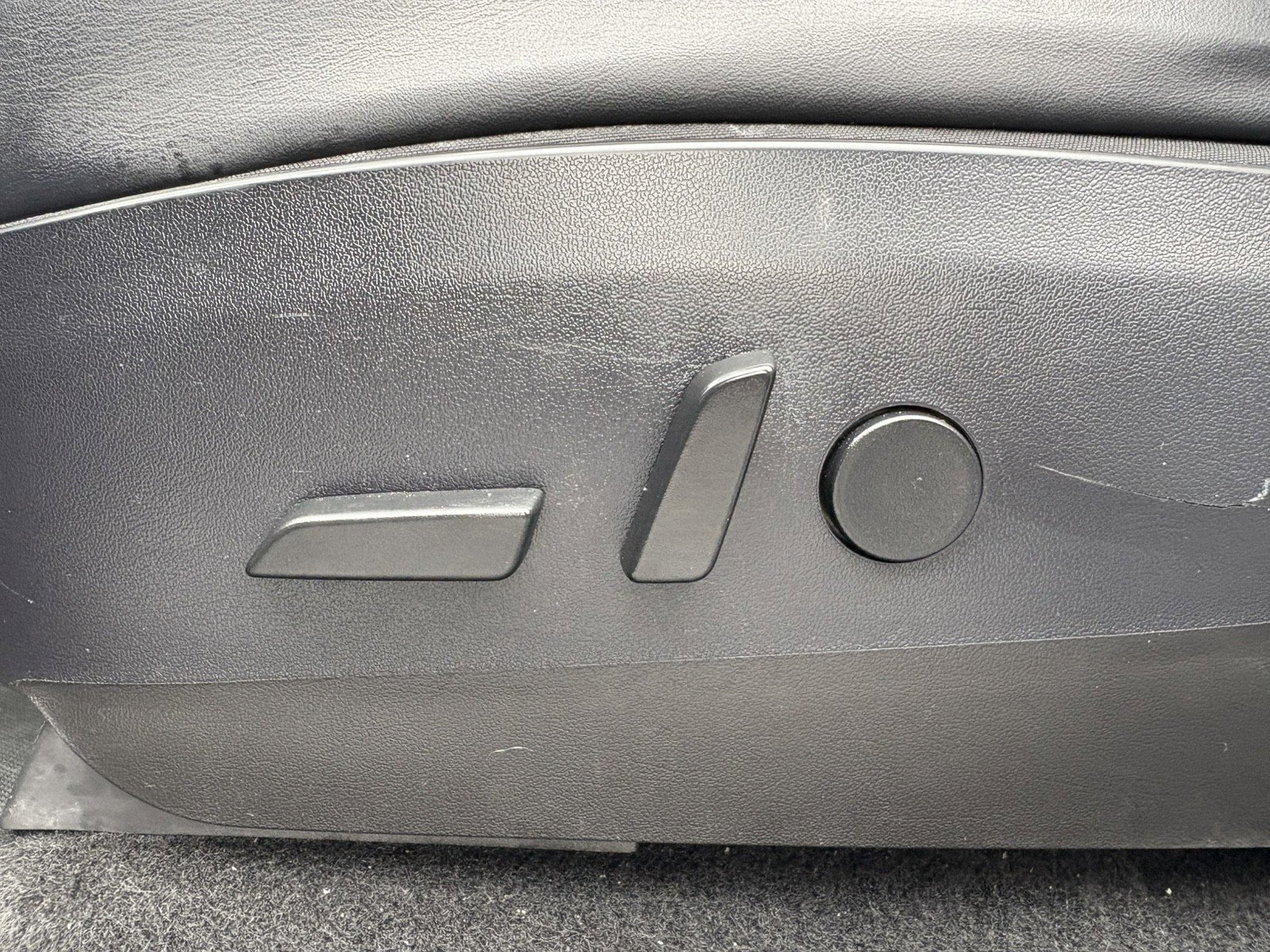 Used 2020 Tesla Model Y Long Range AWD/4WD image 19