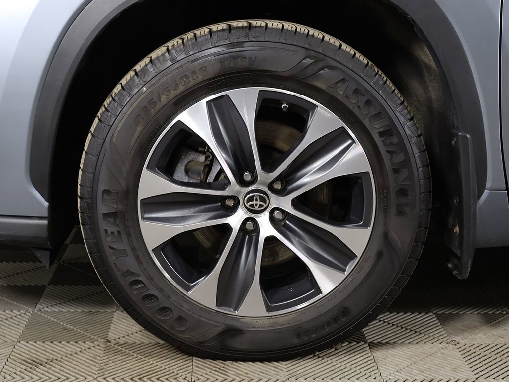 Used 2021 Toyota Highlander XLE image 24