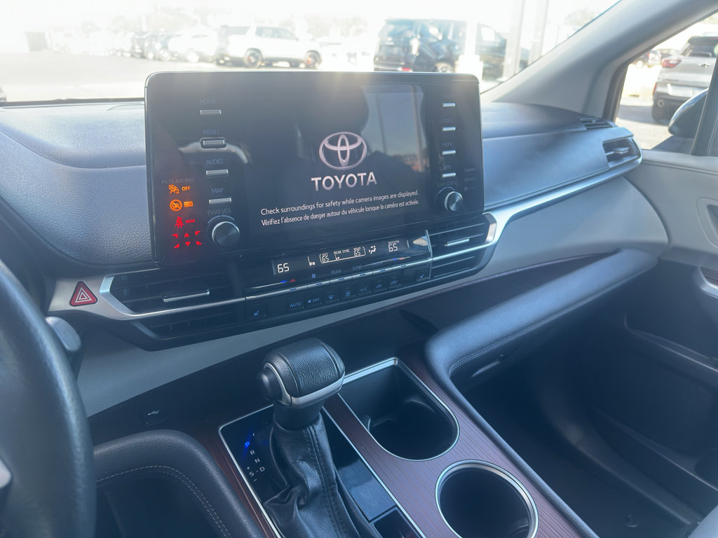 Used 2024 Toyota Sienna XLE FWD image 19