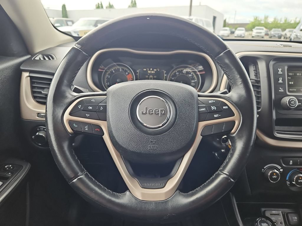 Used 2016 Jeep Cherokee Sport AWD/4WD image 14