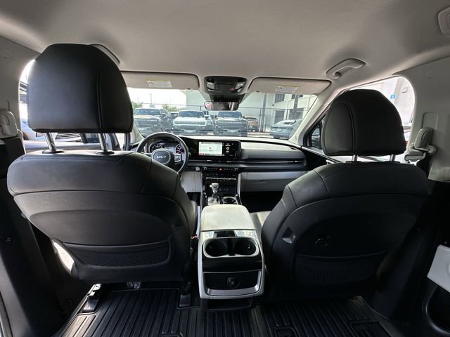 Used 2024 Kia Carnival EX image 30