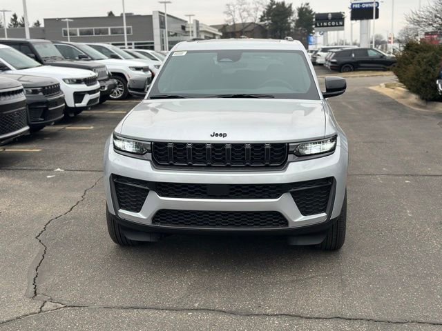 New 2026 Jeep Grand Cherokee Altitude image 2