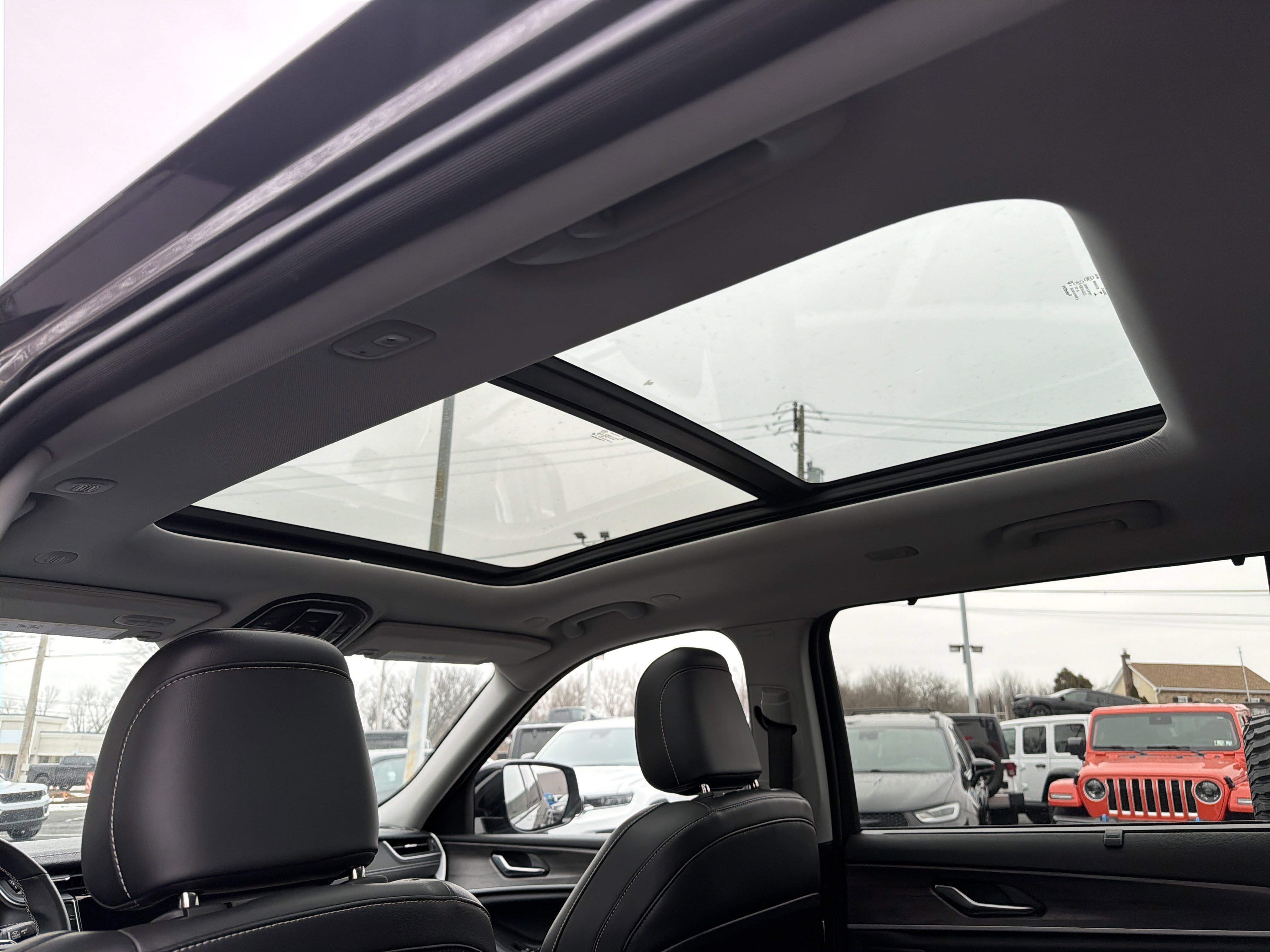 Used 2022 Jeep Grand Cherokee L Limited w/ Luxury Tech Group II AWD/4WD image 13