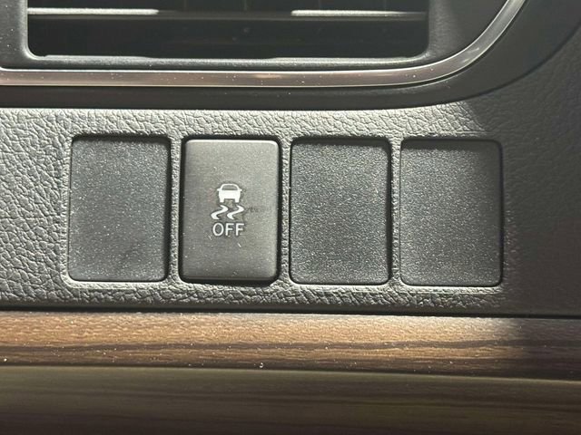 Used 2017 Toyota Camry XLE FWD image 25