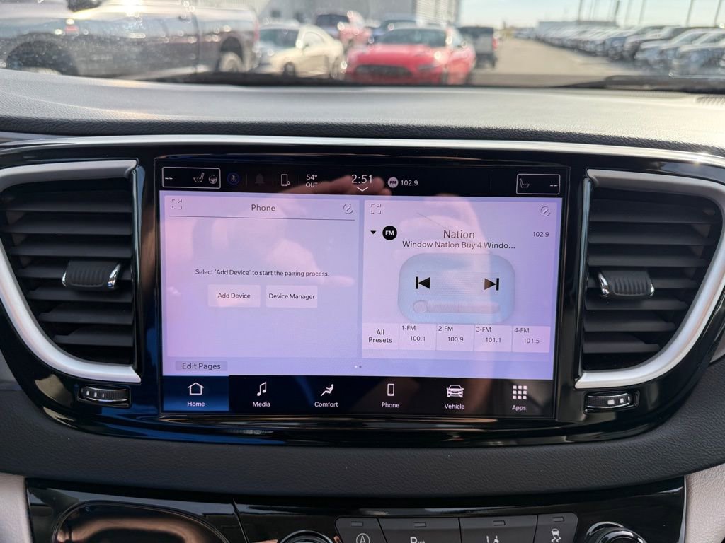 Used 2023 Chrysler Pacifica Touring-L image 24