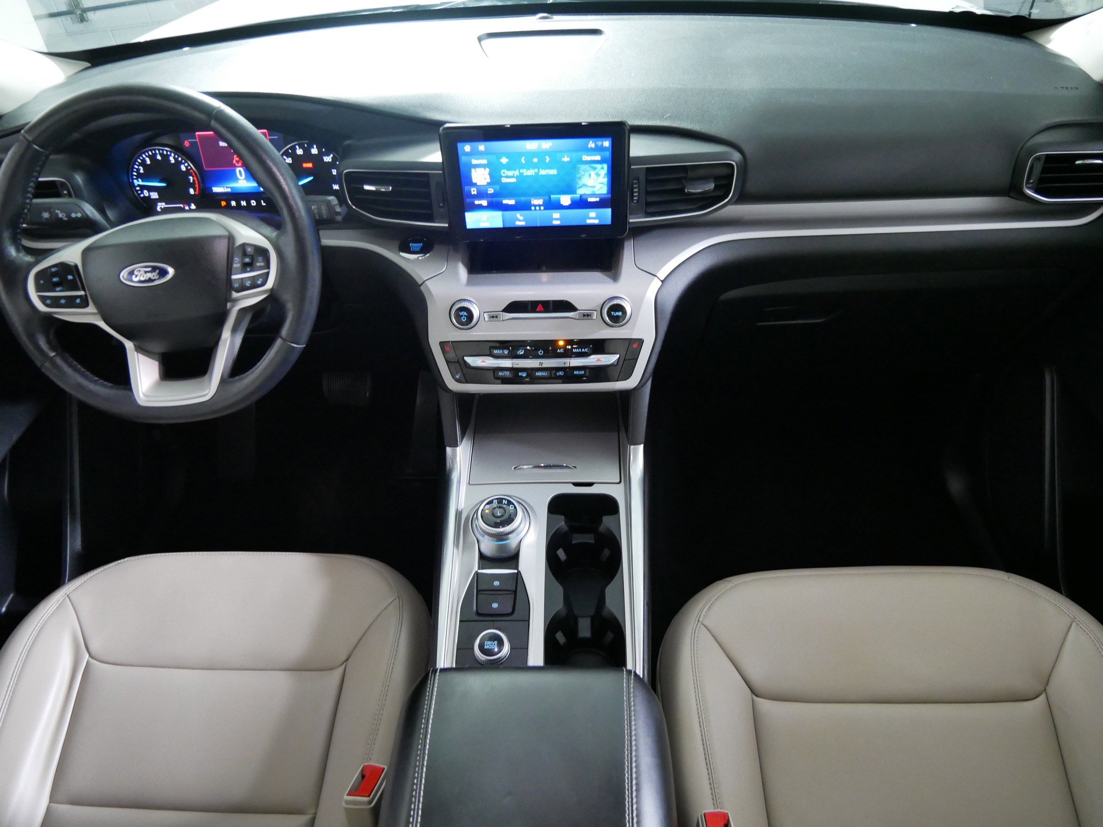 Used 2023 Ford Explorer XLT w/ Equipment Group 202A image 10