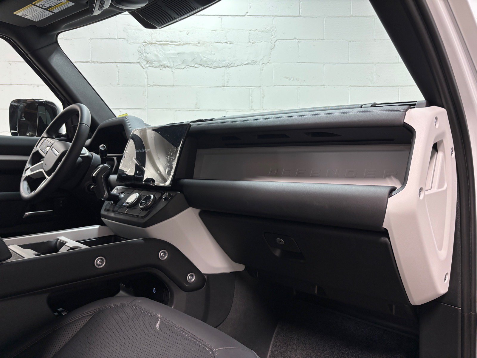 Used 2026 Land Rover Defender 110 X-Dynamic SE AWD/4WD image 31