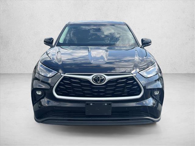 Certified 2025 Toyota Highlander LE image 2