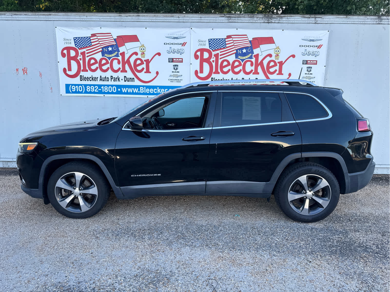 Used 2019 Jeep Cherokee Limited FWD image 7