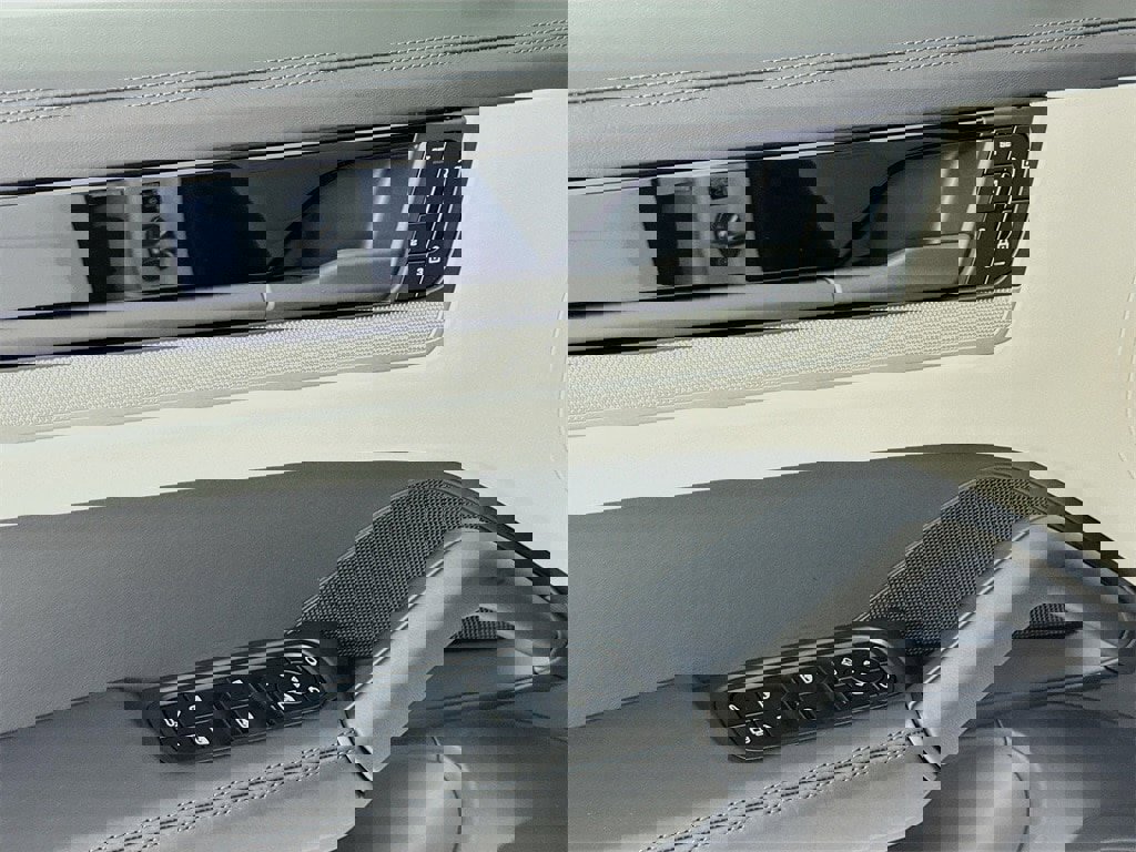 New 2026 Porsche Cayenne image 11