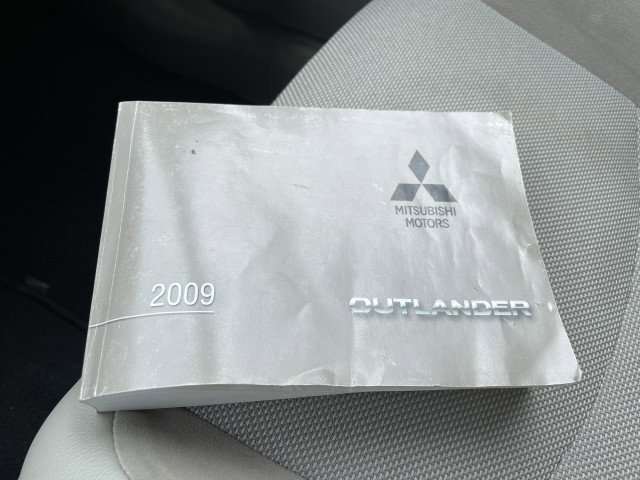Used 2009 Mitsubishi Outlander SE image 2