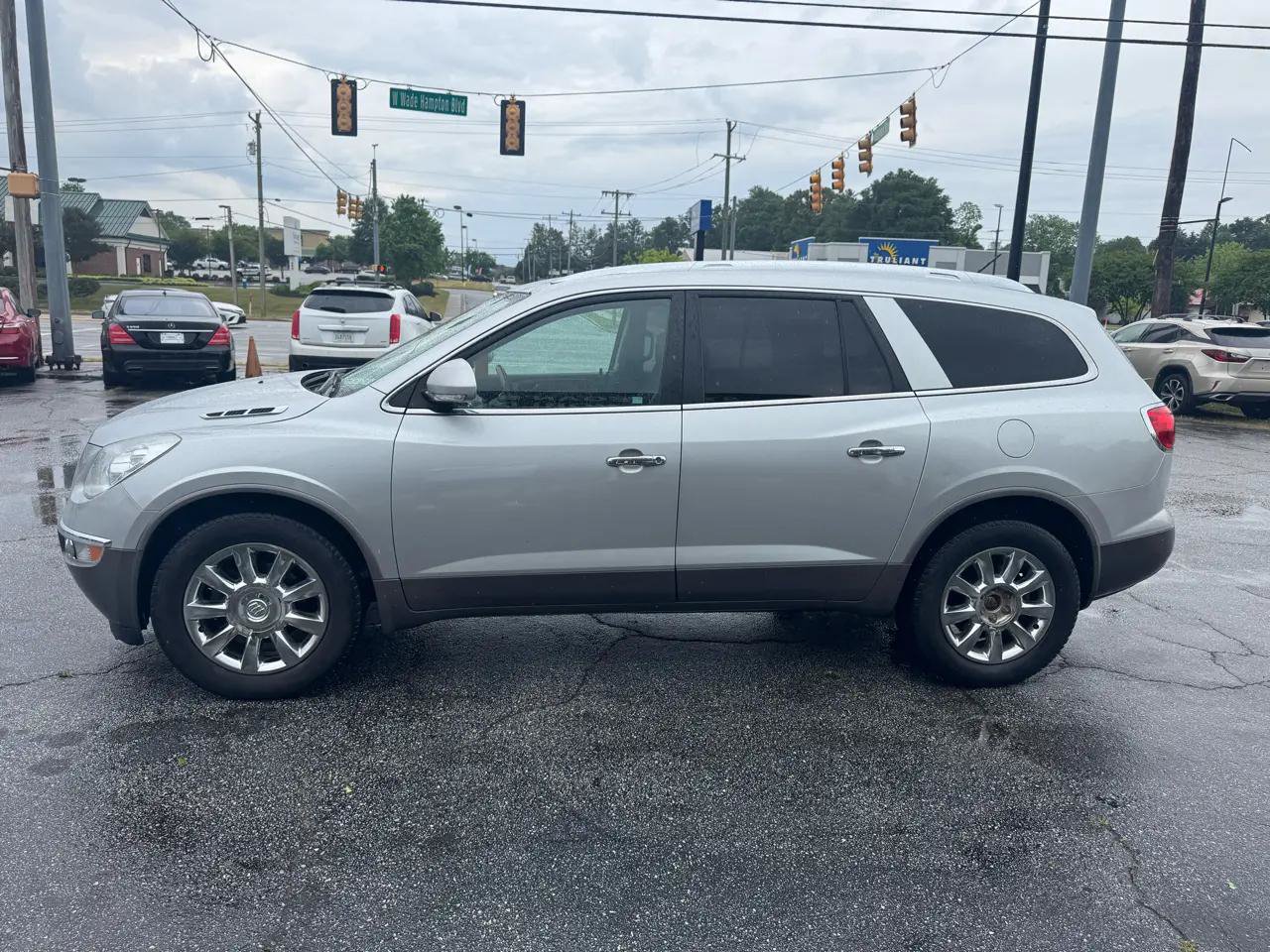Used 2011 Buick Enclave CXL AWD/4WD image 2