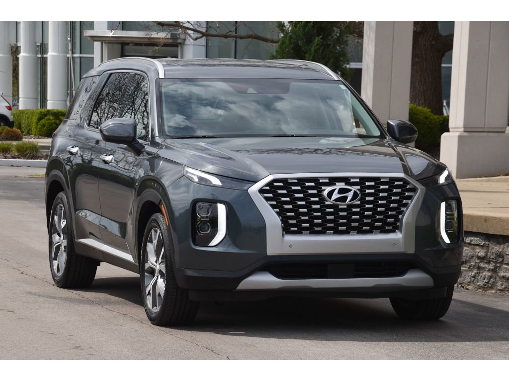 Used 2022 Hyundai Palisade SEL w/ Premium Package FWD image 2