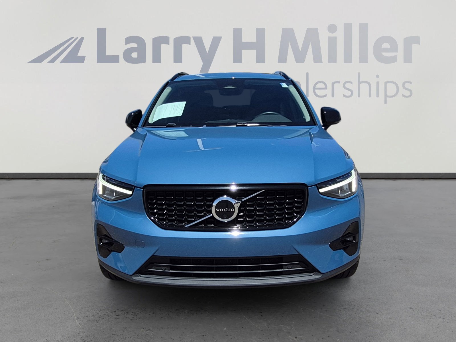 Used 2023 Volvo XC40 B5 Ultimate w/ Climate Package AWD/4WD image 8