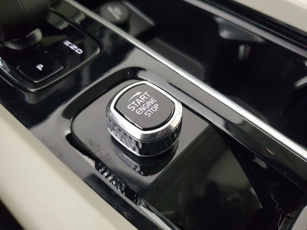 Certified 2024 Volvo XC60 B5 Core w/ Protection Package Premier AWD/4WD image 35