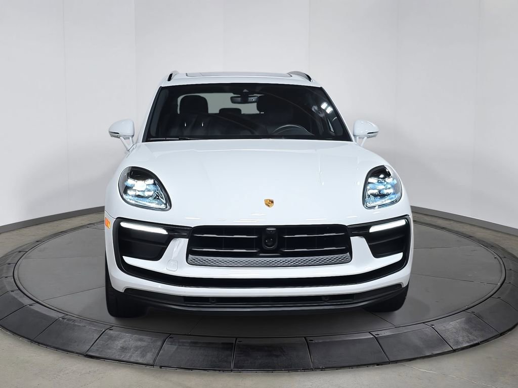 Certified 2025 Porsche Macan image 10