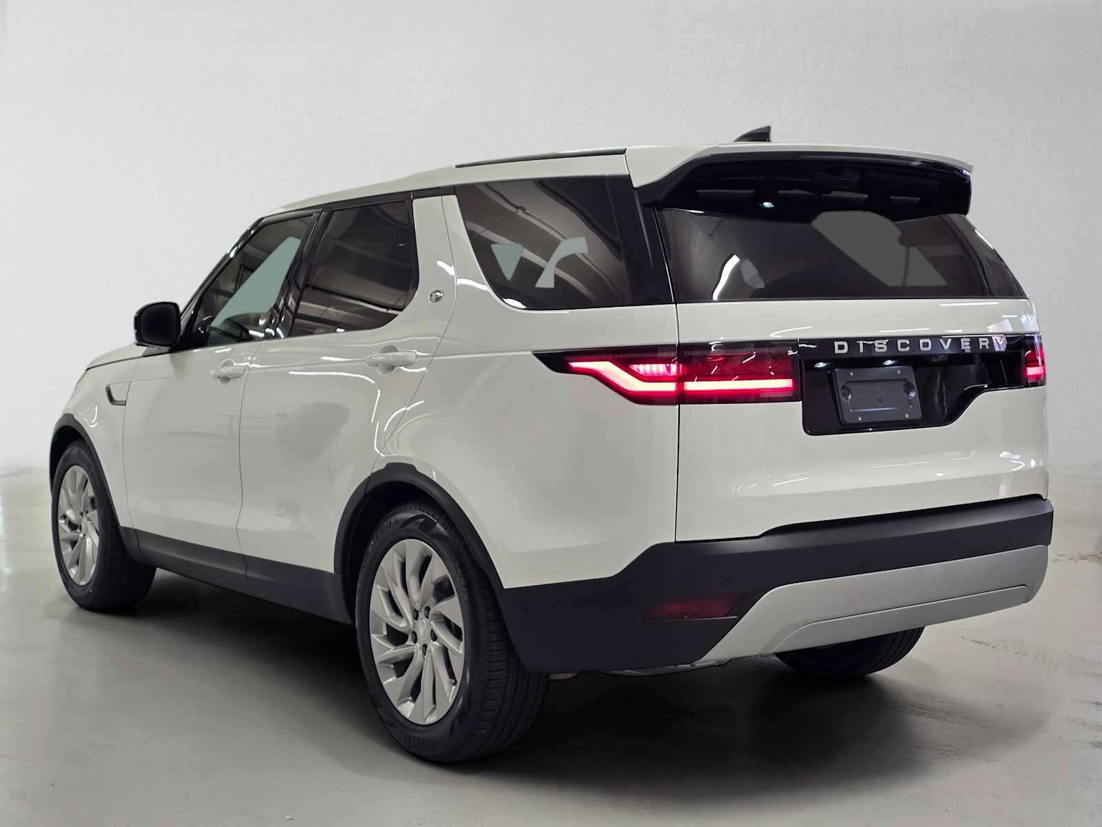 New 2026 Land Rover Discovery S AWD/4WD image 3