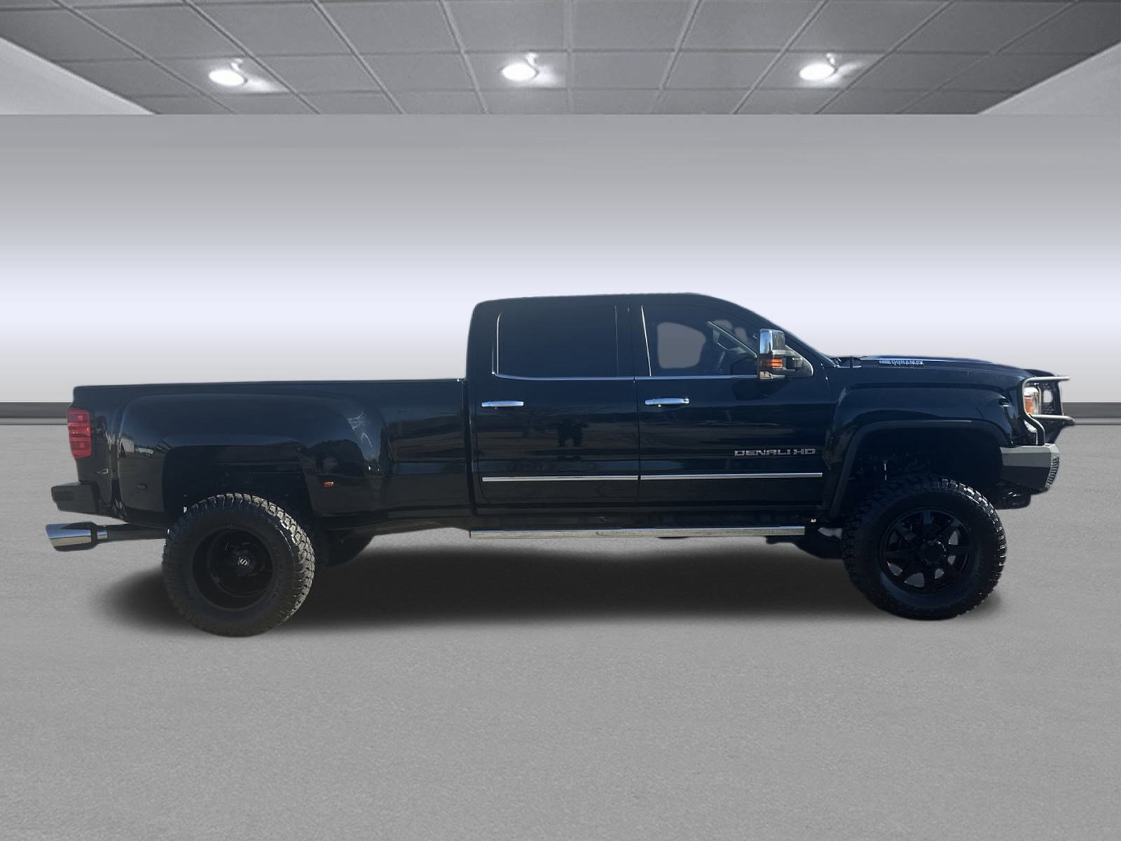 Used 2017 GMC Sierra 3500 Denali w/ Duramax Plus Package image 2