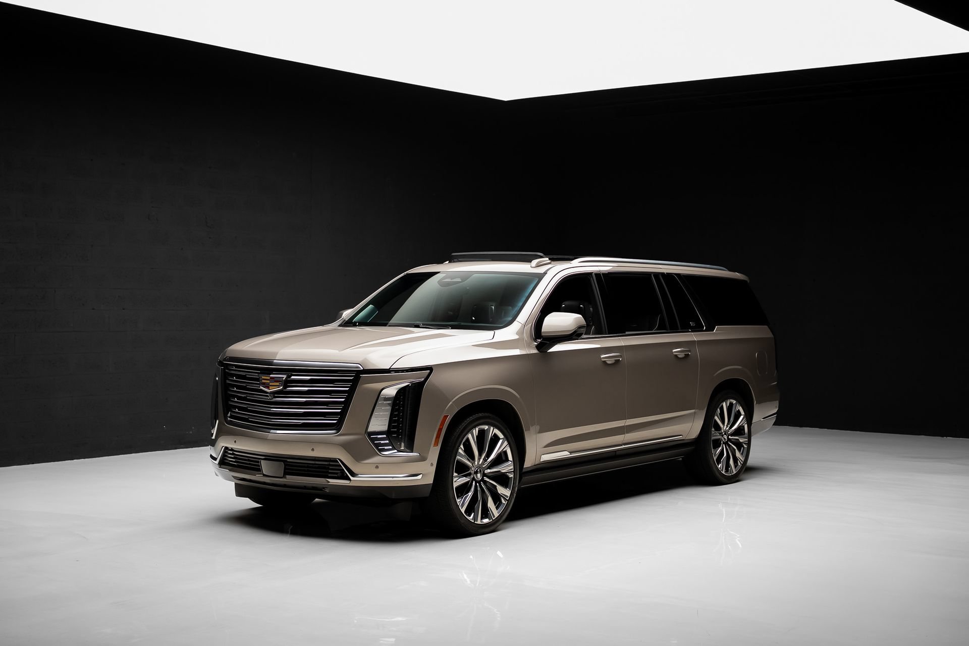 Used 2025 Cadillac Escalade ESV Premium Luxury Platinum AWD/4WD image 4