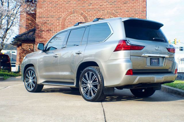 Used 2018 Lexus LX 570 4WD w/ Luxury Package image 7