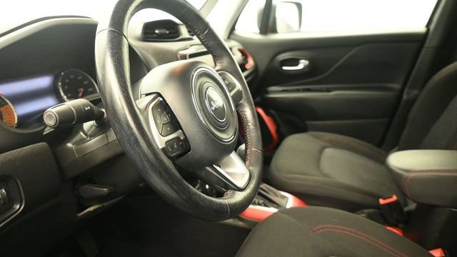 Used 2021 Jeep Renegade Trailhawk AWD/4WD image 19