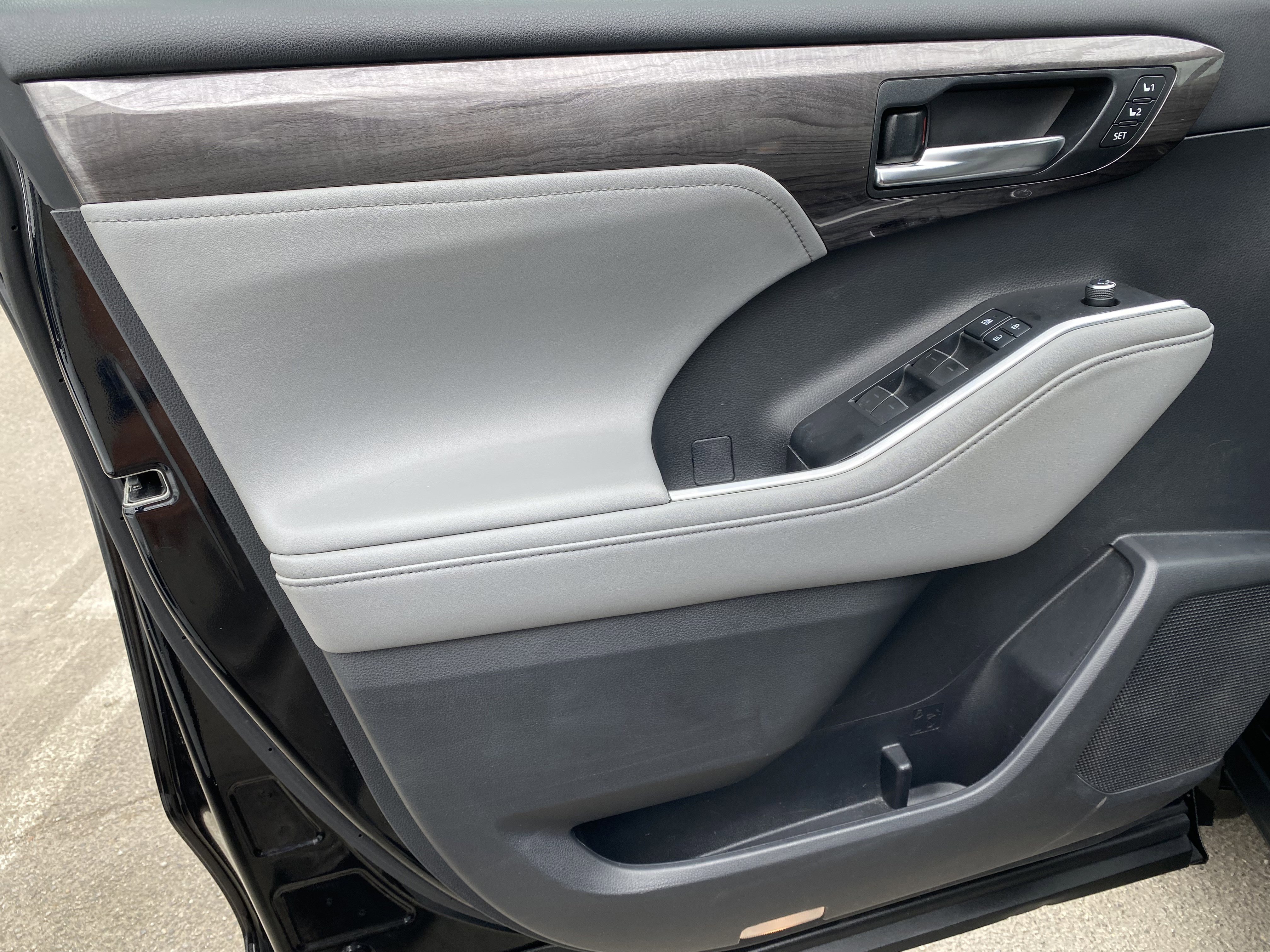 Used 2021 Toyota Highlander Limited image 14