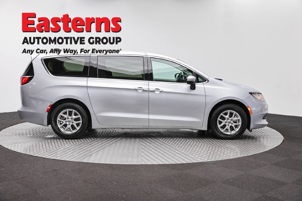 Used 2023 Chrysler Voyager LX FWD image 6