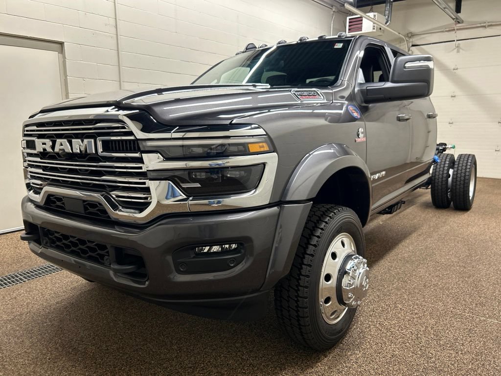 New 2026 RAM 4500 4x4 Crew Cab DRW w/ Laramie Trim Package image 5