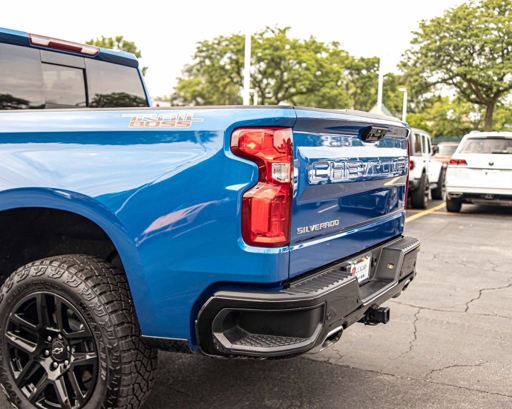 Used 2024 Chevrolet Silverado 1500 LT Trail Boss w/ LT Trail Boss Premium Package AWD/4WD image 13