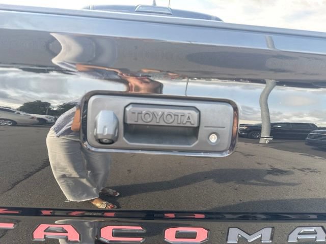 Used 2023 Toyota Tacoma TRD Off-Road w/ TRD Premium Off Road Package AWD/4WD image 15