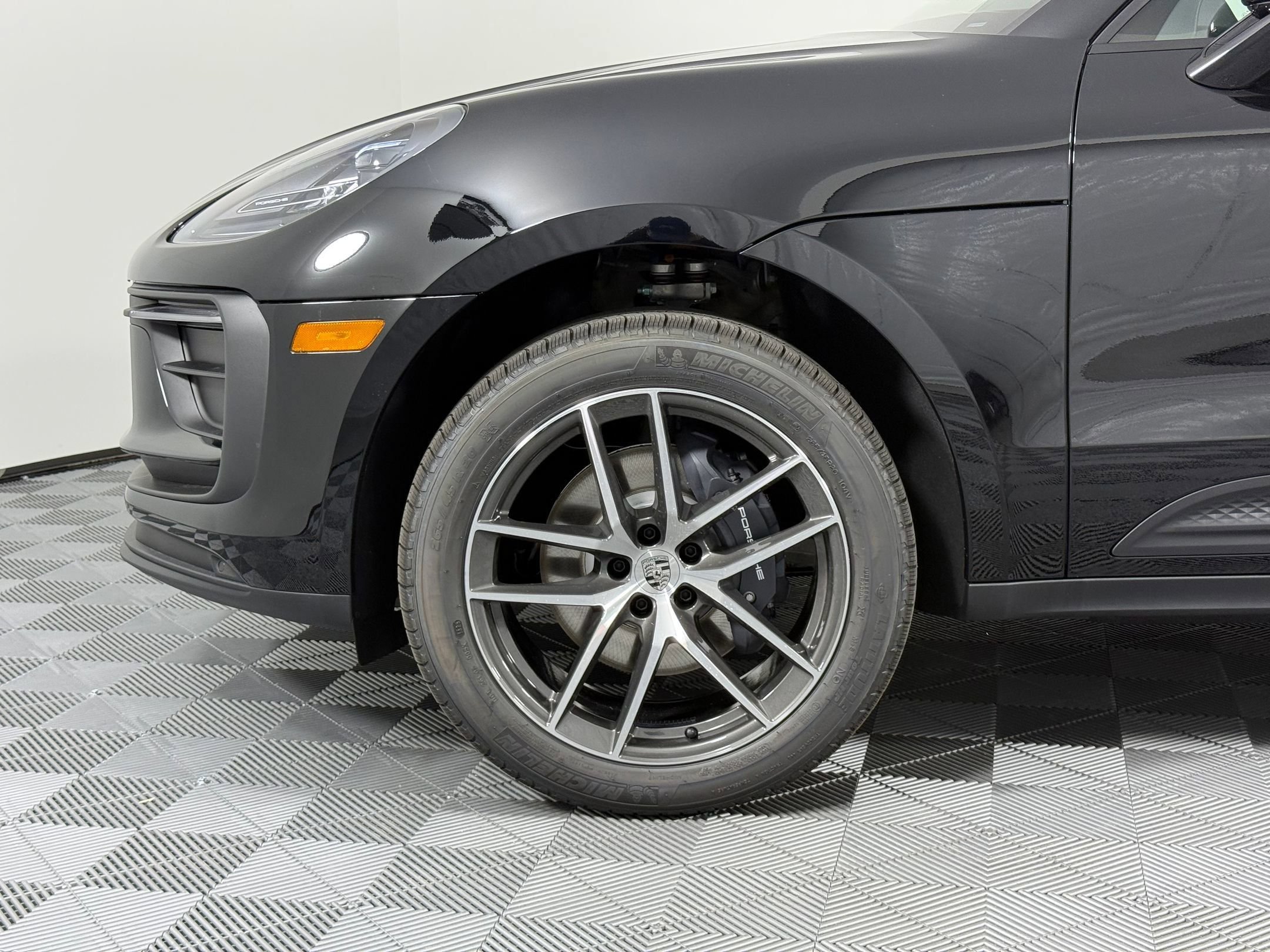 Certified 2026 Porsche Macan AWD/4WD image 12