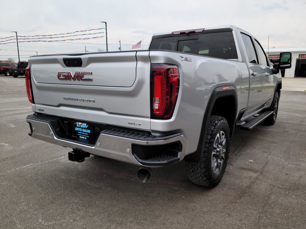 Used 2021 GMC Sierra 3500 SLT w/ SLT Preferred Package image 4